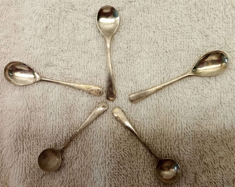 A Six Piece Sterling Silver Condiment Set: Birmingham Hallmarks for 1948-49: 225 gm