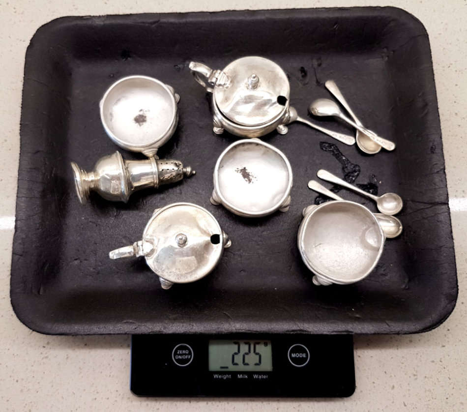 A Six Piece Sterling Silver Condiment Set: Birmingham Hallmarks for 1948-49: 225 gm