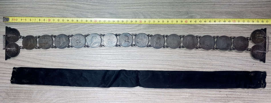 Boer War: A Magnificent Money Belt made from Eighteen (x18) Silver ZAR Halfcrowns - Length 57cm