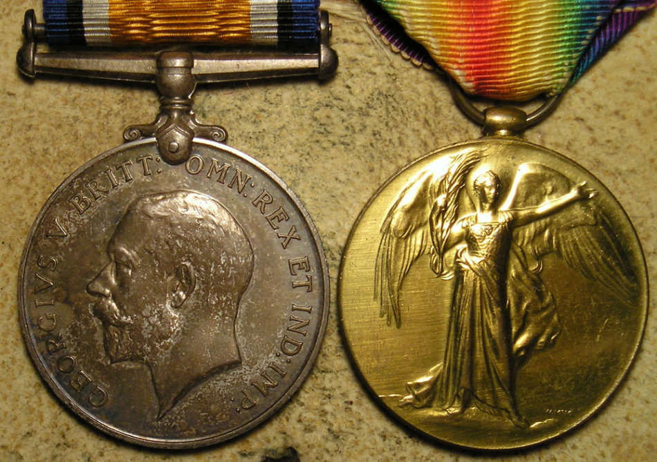 WWI War and Victory Medals + Minis to 2nd Lieutenant in Royal Garrison Artillery