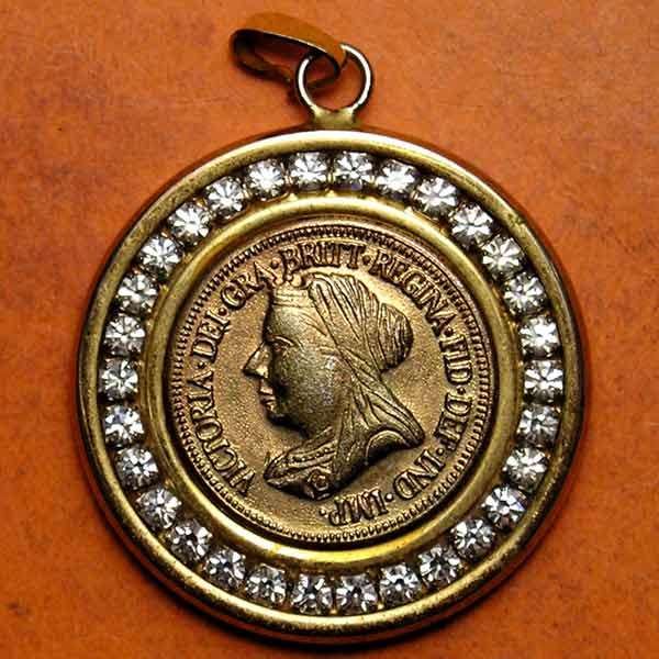 Queen Victoria Diamante Rolled Gold Pendant