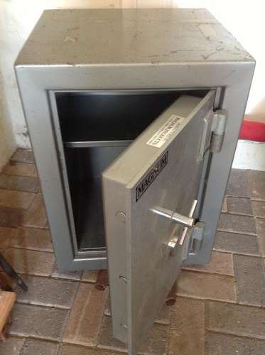 Second hand safe (Magnum - 68 cm high, 45 deep and 50 wide)