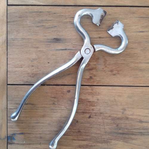 Vintage medical instrument - What is this - a bull castrater?