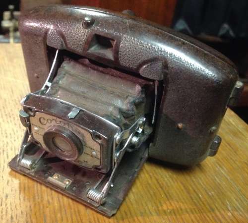 Small format vintage Coronet Vogue camera (Brown Bakelite) (MEC7)