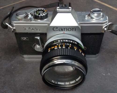 Vintage SLR camera - Canon FTb - 1971 (MEC14)