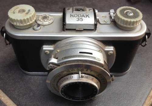 Pair of Vintage Kodak 35mm cameras (MEC32)