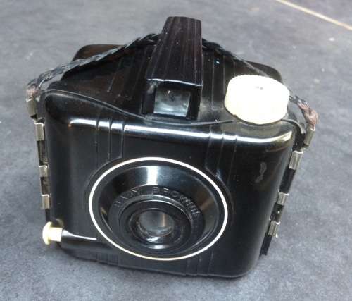 Cute little vintage Kodak Baby Brownie Bakelite camera (MEC46)