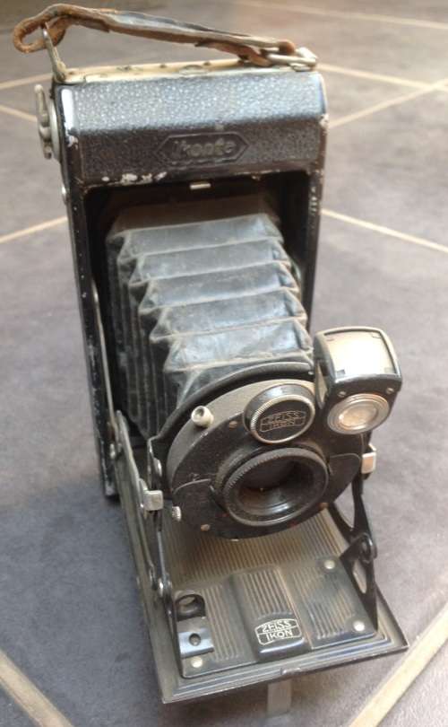 Vintage Zeiss Ikon - Ikonta 520/2 camera (MEC70)