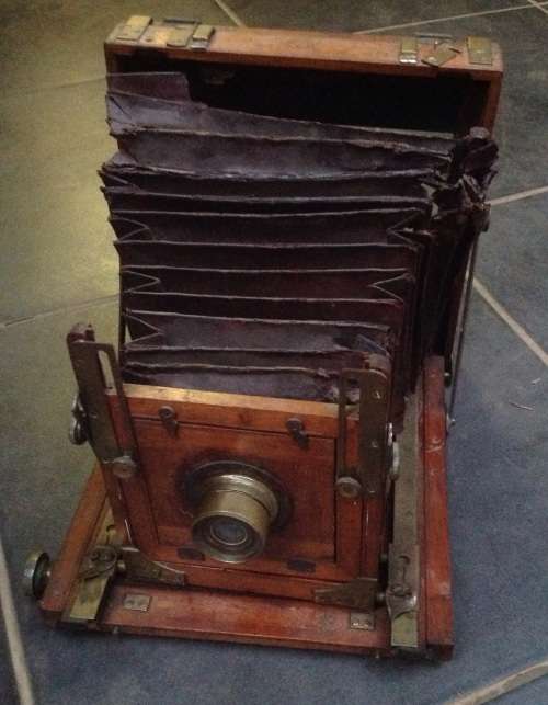Antique wooden camera - Bellows in bad condition (MEC84)