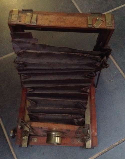 Antique wooden camera - Bellows in bad condition (MEC84)