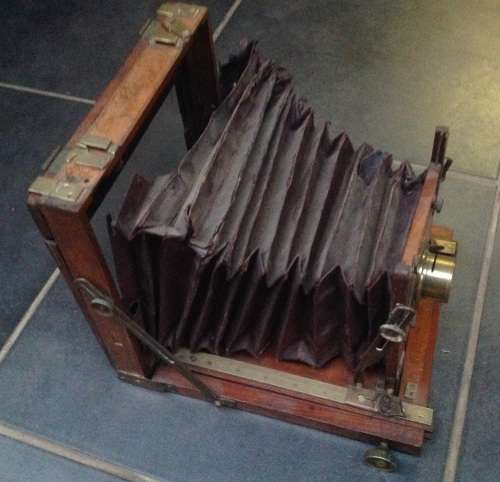 Antique wooden camera - Bellows in bad condition (MEC84)