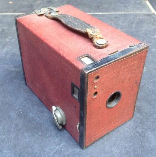 Kodak Brownie box camera - red/maroon