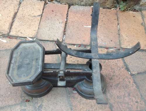 Stunning little vintage scale - for weighting items up to 14lb (no weights or bucket included)