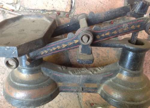 Stunning little vintage scale - for weighting items up to 14lb (no weights or bucket included)