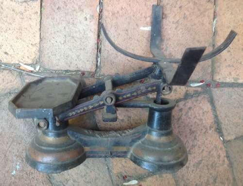 Stunning little vintage scale - for weighting items up to 14lb (no weights or bucket included)