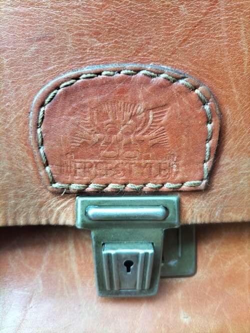 Vintage leather shoulder bag