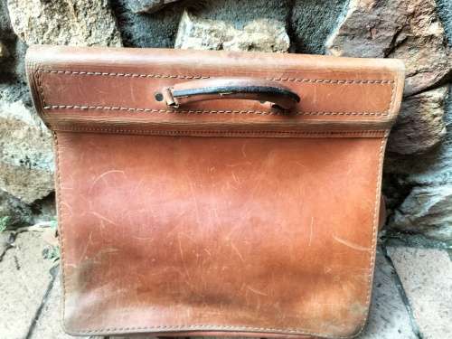 Vintage leather shoulder bag