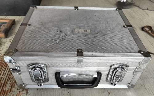 Well travelled aluminium camera case (MD52)