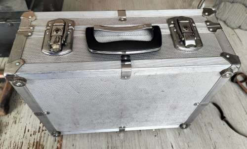 Well travelled aluminium camera case (MD52)