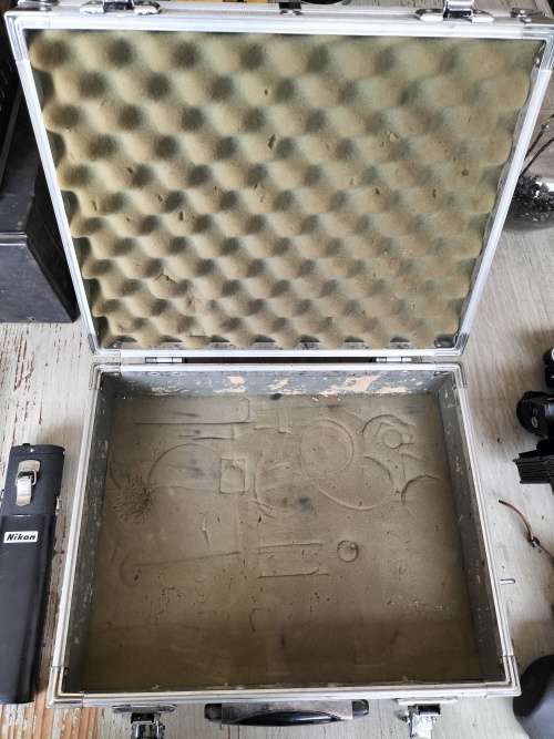 Well travelled aluminium camera case (MD52)