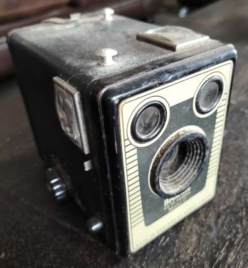 Vintage Kodak Briwnie Six-20 box camera