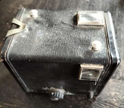 Vintage Kodak Briwnie Six-20 box camera