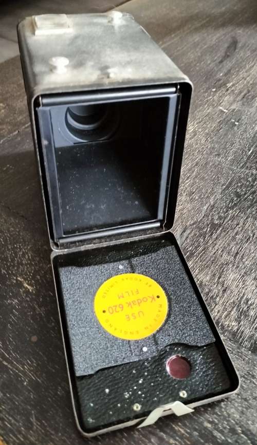 Vintage Kodak Briwnie Six-20 box camera