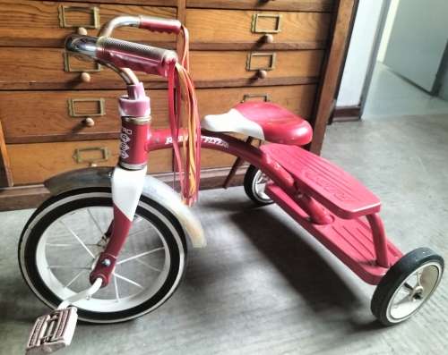 Contemporary Radio Flyer Retro Red Tricycle