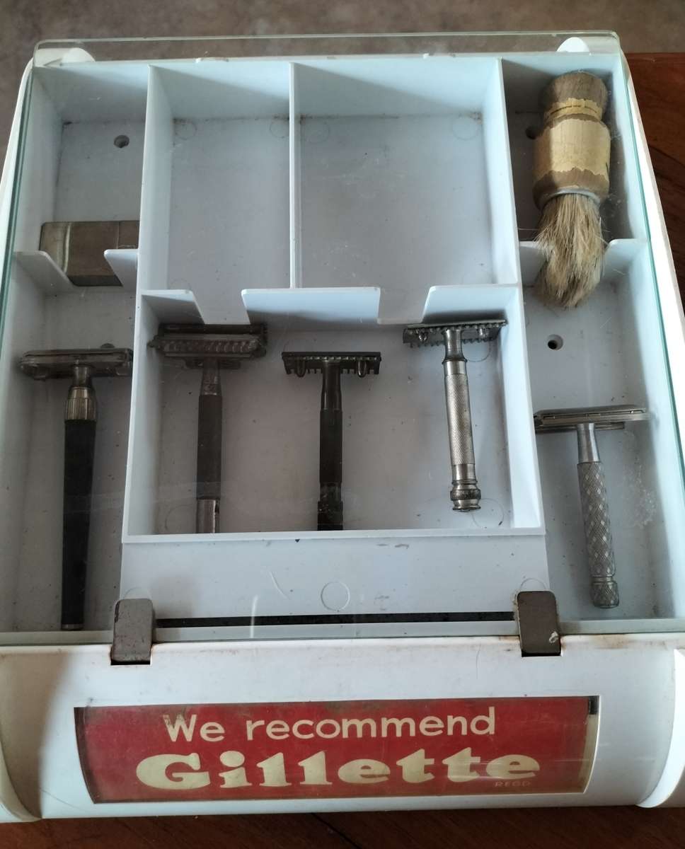 Vintage Gillette shop display (with some content)