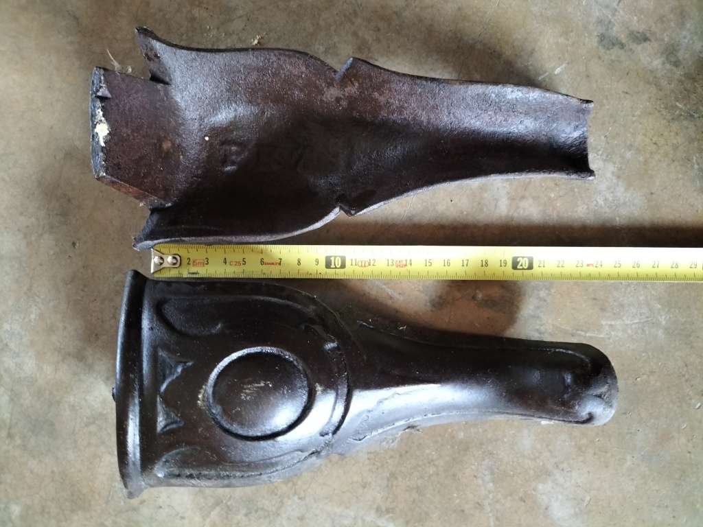 Vintage bath / Oven feet (set of 4) - cast iron