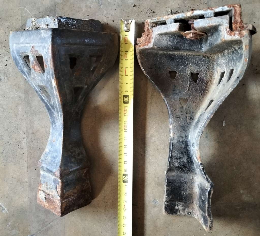 Vintage bath / Oven feet (set of 4) - cast iron