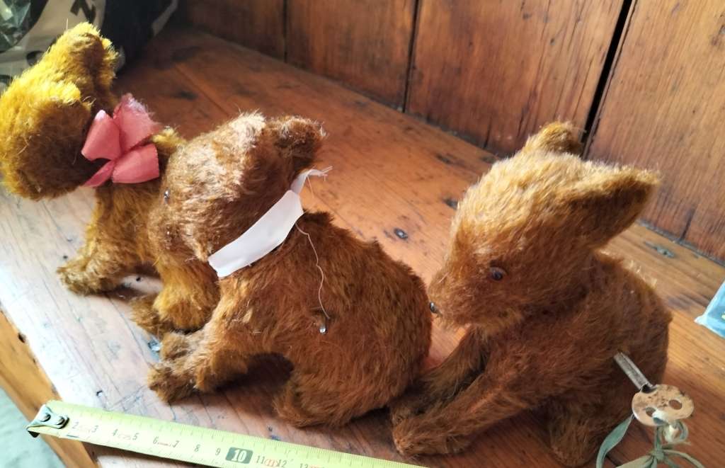 Antique wind-up toy dogs (x3)