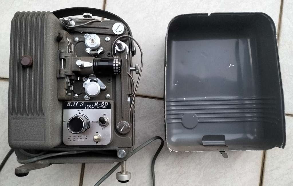 Vintage 8mm movie projector - Sekonic (In original case)