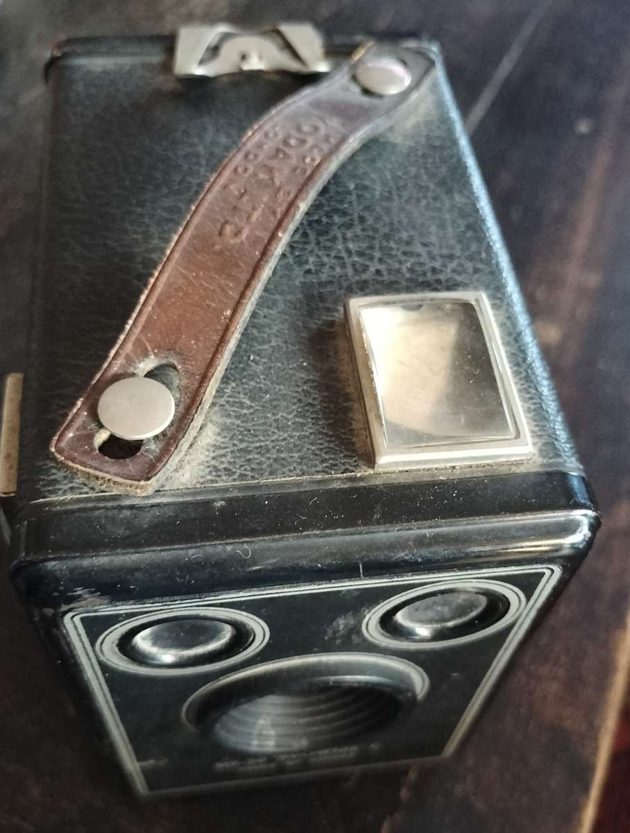 Vintage Kodak Brownie Box Camera (Art Deco Face)