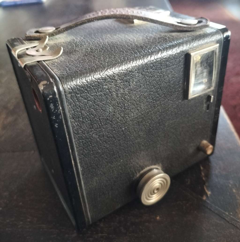 Vintage Kodak Brownie Box Camera (Art Deco Face)