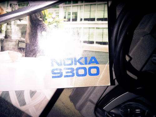 NOKIA 9300 COMPLETE IN BOX WITH ALL ACCESORIES
