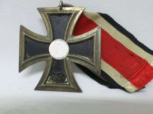 WWII 1939 Iron Cross 2nd Class, Maker Marked Ring 128