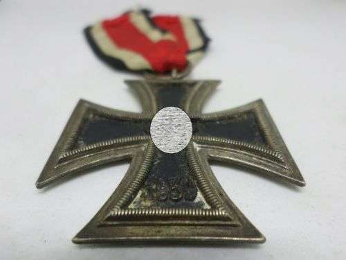WWII 1939 Iron Cross 2nd Class, Maker Marked Ring 128