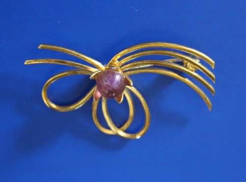 Lovely Delicate Vintage Brooch