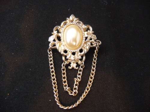 Vintage Costume Jewerey Brooch