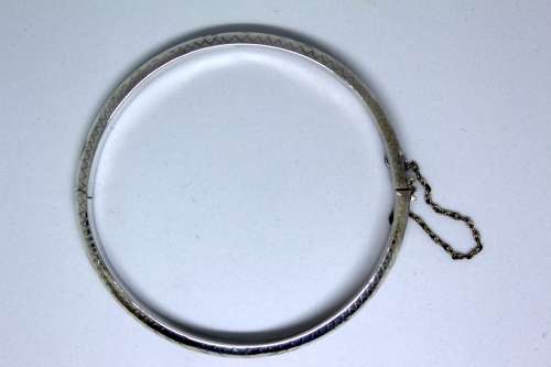 Vintage Sterling Silver Bangle with detail and safety chain. 20cm diametre