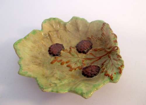 Cute Vintage Brentleigh Ware Staffordshire England Pin dish, raspberry leaf pattern. 12x12cm.