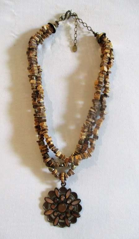 Vintage Fashion Jewelry Necklace. 50cm As per Photo.