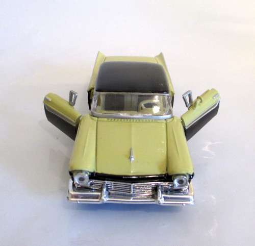 Vntg Road Champs 1957 Ford Fairlane 1:43 Scale Die Cast Opening Doors and Trunk. Excellent Condition