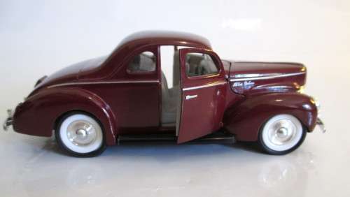 Solido Superior 1940 Ford 5-Window Coupe 1:34 Scale
