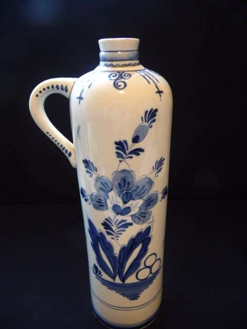 Delft Blauw De Kuyper's Distilleries Schiedam Porcelain Bols Brandy Decanter. Holland. No stopper.