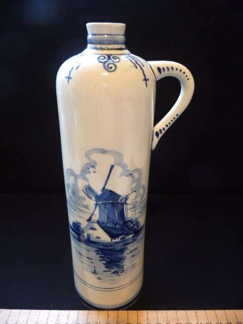 Delft Blauw De Kuyper's Distilleries Schiedam Porcelain Bols Brandy Decanter. Holland. No stopper.