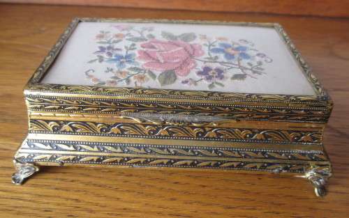 Vintage Jewelry Holder. Lovely embroided detail and embossed edges. 14cm x 9 cm.