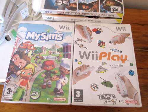 Nintendo Wii Balance Board, Console with x5 Wii games, 2x Wii Remotes and Wii Nunchuk.