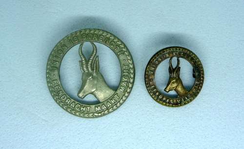 Set of two, WWI Vintage South African Cap Badge, UNION IS STRENGTH - EENDRACHT MAAKT MACHT